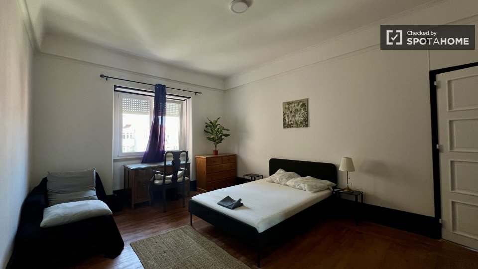 Double room Lisbon, 5 beds — photo 42