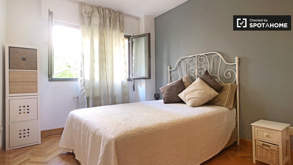 Double room Madrid, 2 beds, 80m² — photo 2
