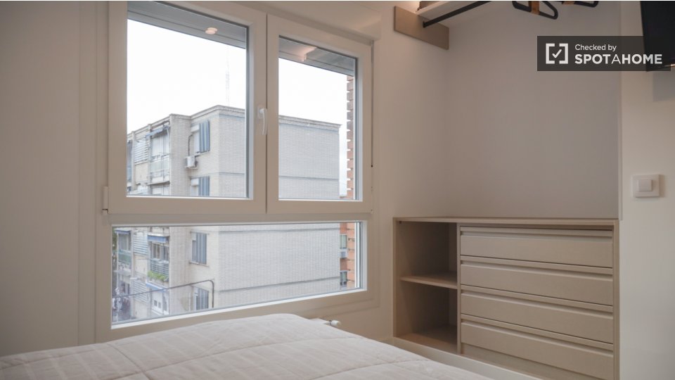 Double room Madrid, 3 beds — photo 3
