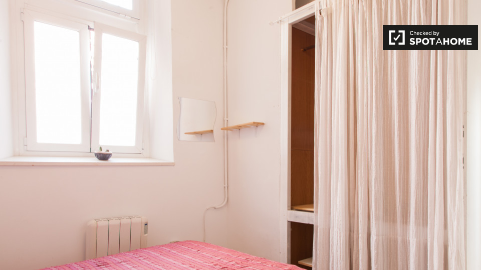 Double room Madrid, 3 beds, 75m² — photo 3