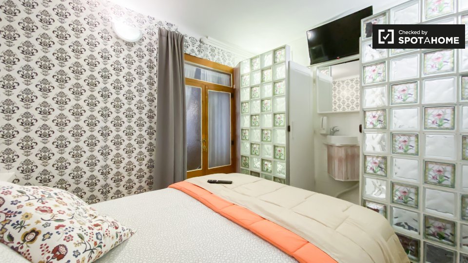 Double room Lisbon, 6 beds, 80m² — photo 2