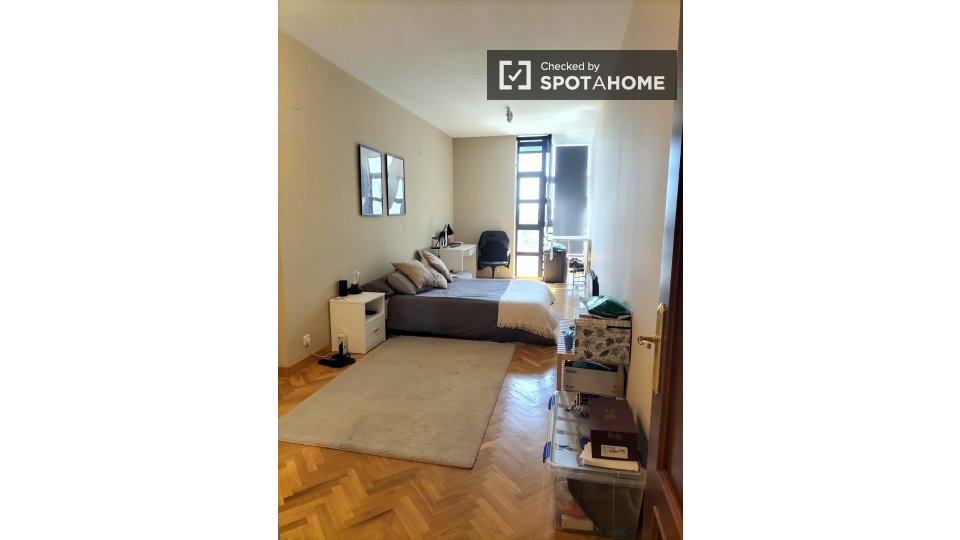 Double room Madrid, 5 beds — photo 1