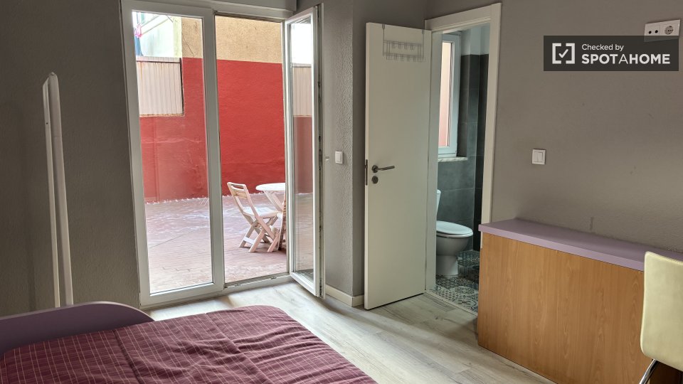 Double room Lisbon, 4 beds, 85m² — photo 47