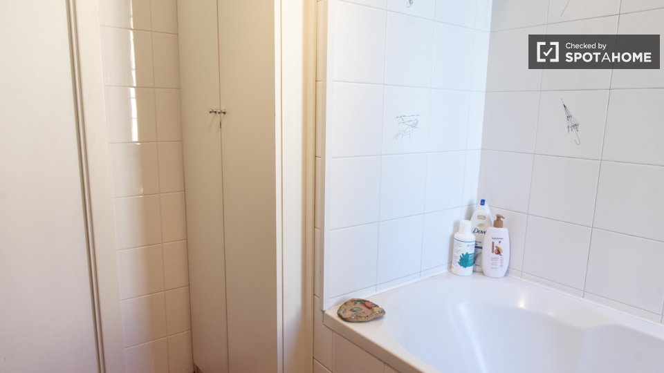 Double room Rome, 3 beds, 90m² — photo 26