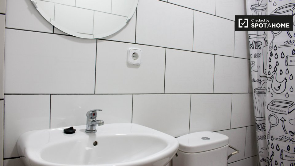 Double room Barcelona, 3 beds — photo 11
