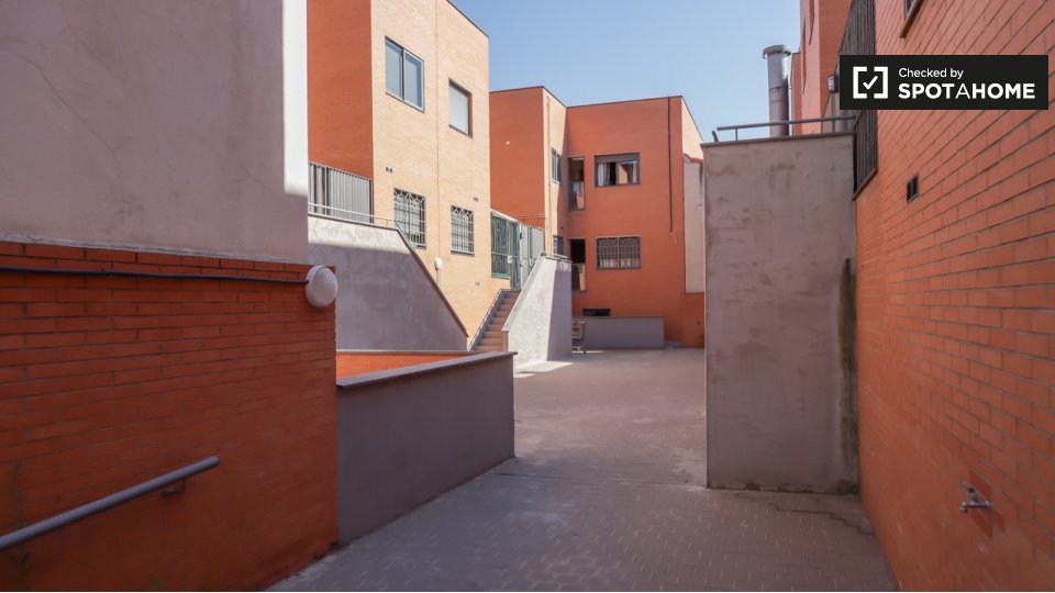 Double room Madrid, 2 beds — photo 19
