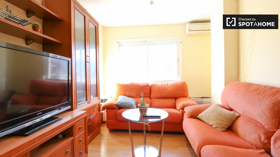 Double room Madrid, 3 beds, 62m² — photo 6