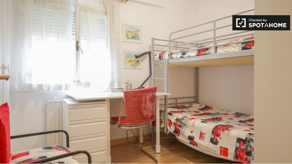 Double room Madrid, 4 beds — photo 11