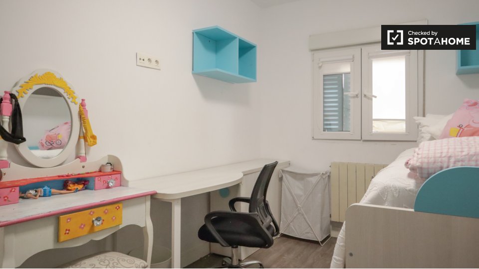 Double room Madrid, 2 beds — photo 15