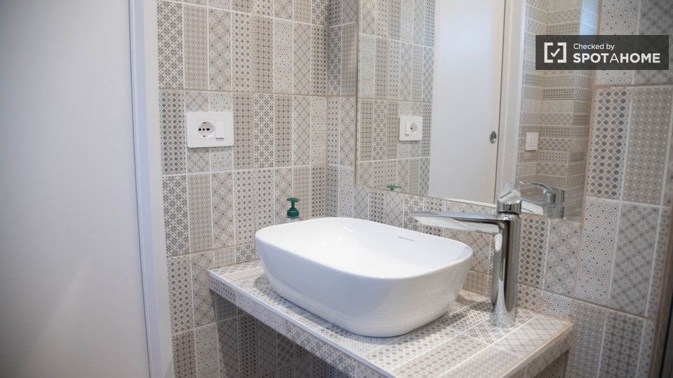 Double room Rome, 2 beds — photo 8