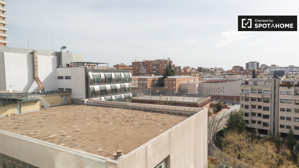 Double room Madrid, 4 beds, 130m² — photo 9