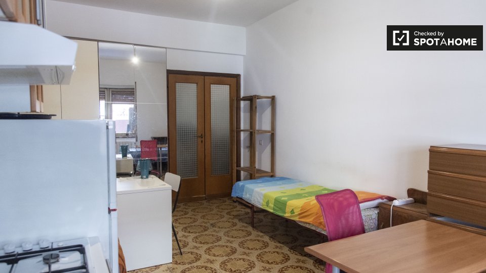 Double room Rome, 3 beds — photo 3