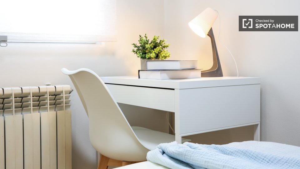 Double room Madrid, 4 beds — photo 13