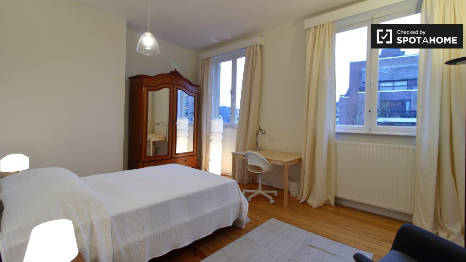Double room Brussels, 11 beds, 750m² — photo 1