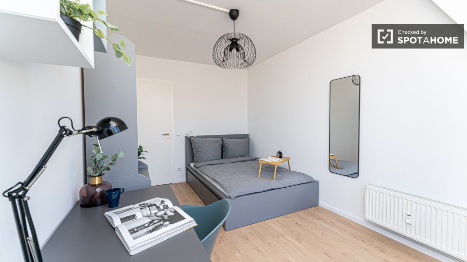 Double room Berlin, 9 beds, 158m² — photo 12