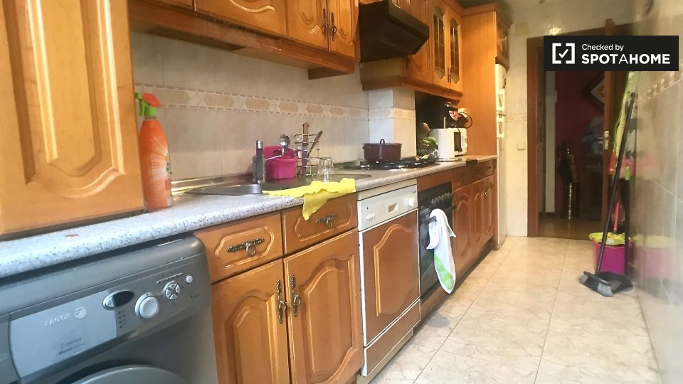 Double room Madrid, 3 beds — photo 11