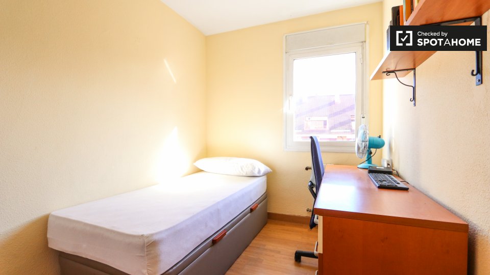 Double room Madrid, 3 beds, 62m² — photo 19