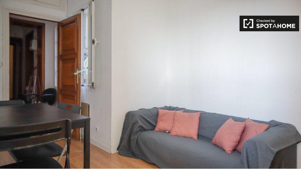 Double room Madrid, 6 beds, 200m² — photo 15
