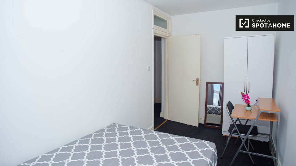 Double room London, 3 beds — photo 15