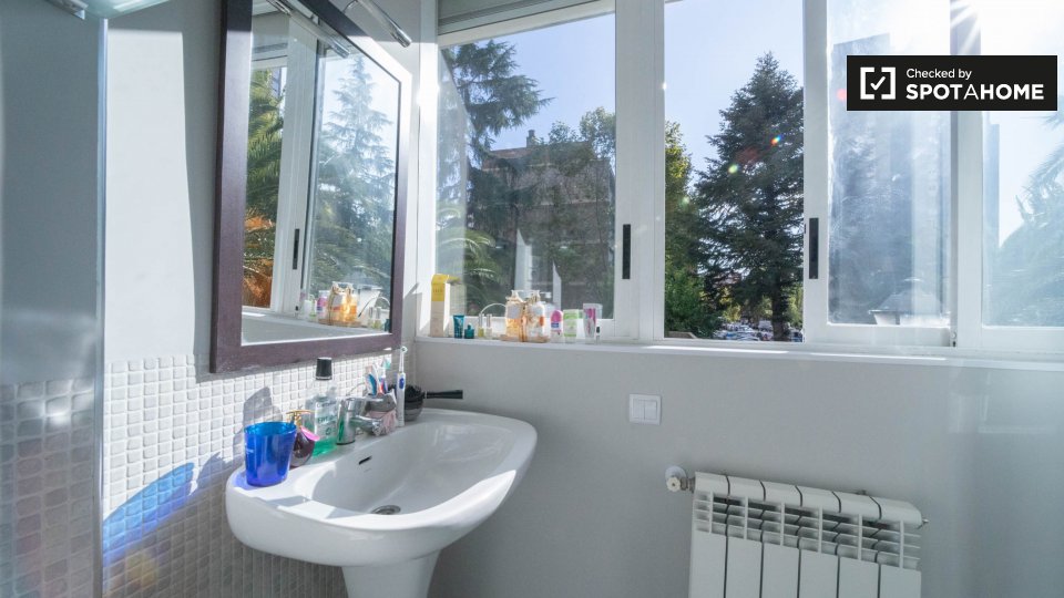 Double room Madrid, 3 beds, 110m² — photo 4