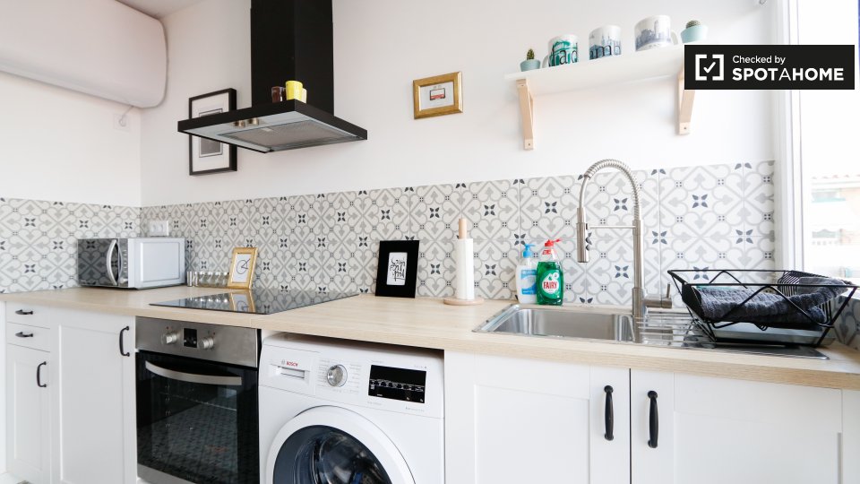 Double room Madrid, 3 beds, 85m² — photo 7