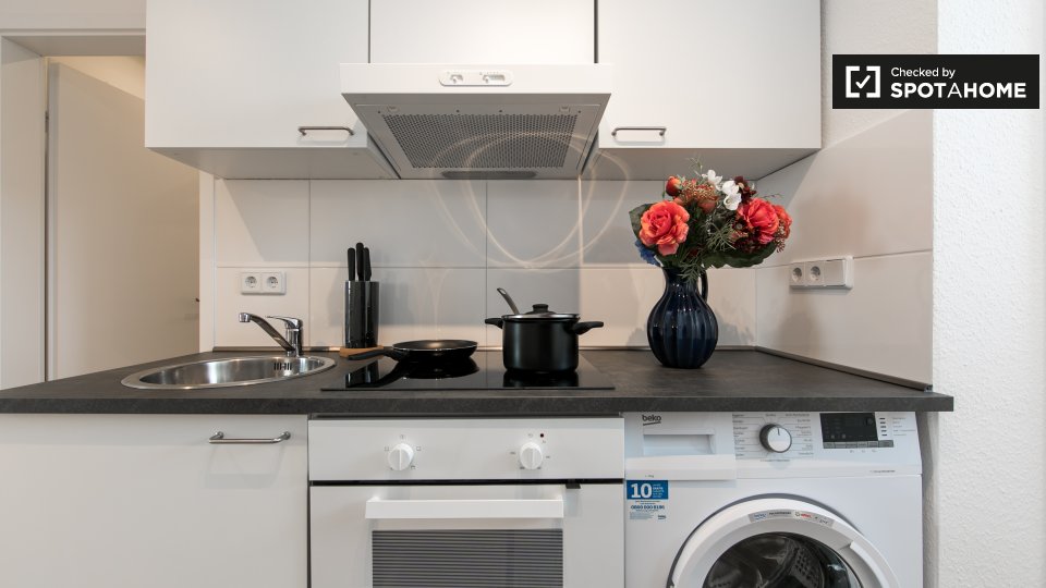 Double room Berlin, 6 beds, 190m² — photo 15