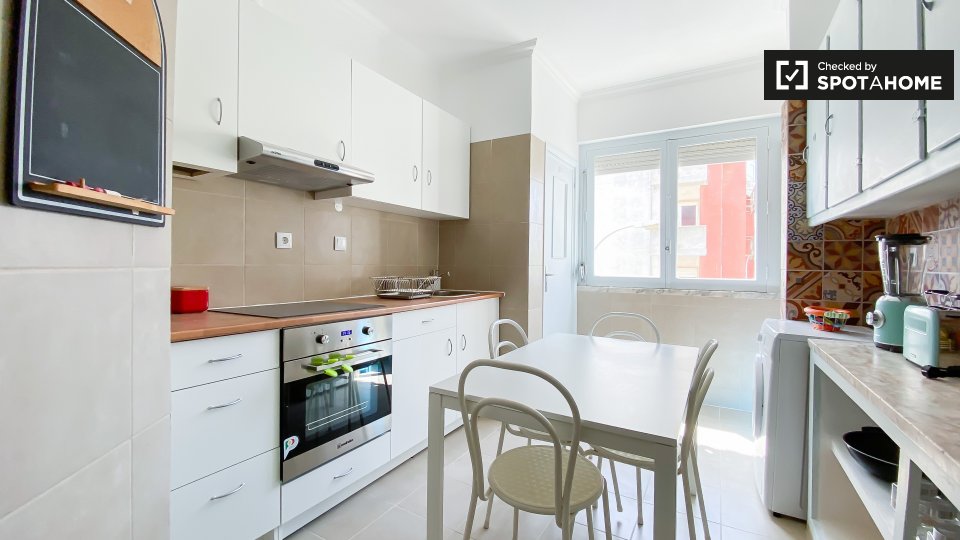 Double room Lisbon, 4 beds, 120m² — photo 11