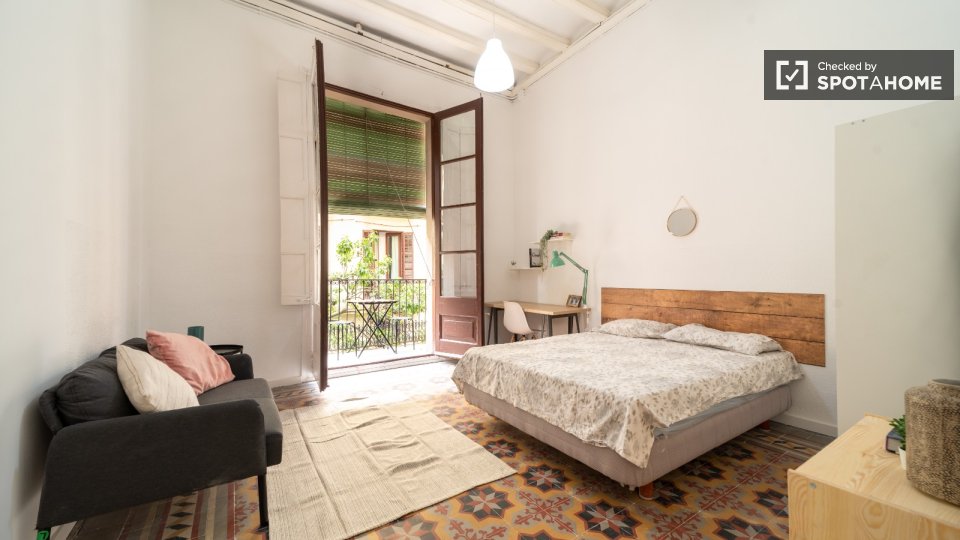 Double room Barcelona, 14 beds, 400m² — photo 32