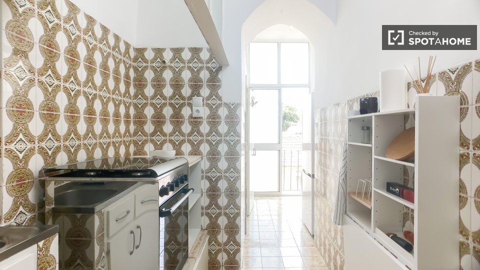 Double room Lisbon, 3 beds, 80m² — photo 26