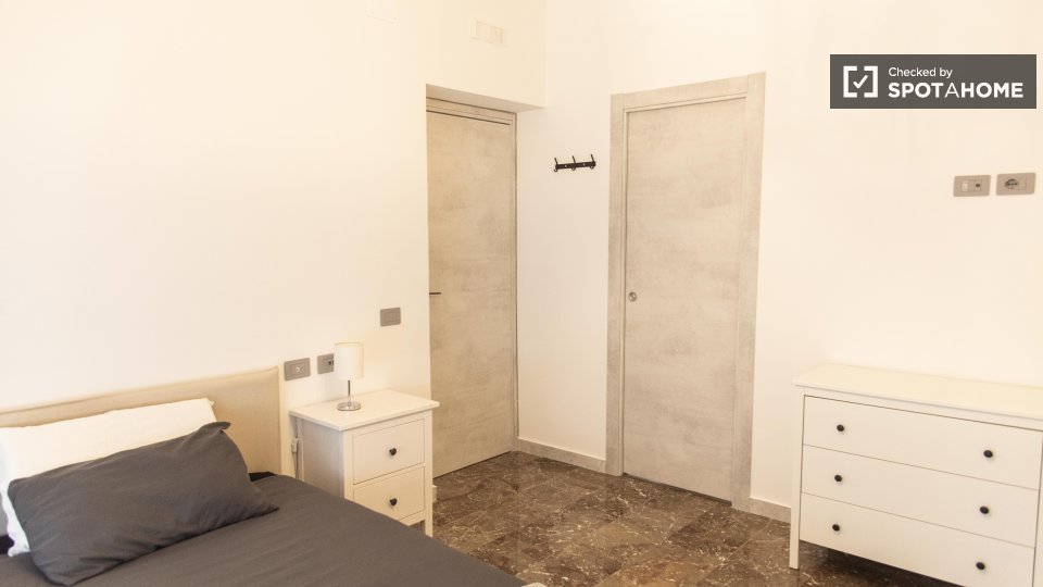 Double room Rome, 3 beds, 93m² — photo 58