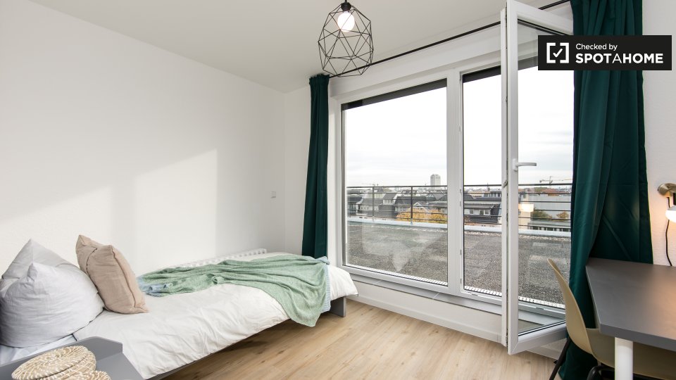 Double room Berlin, 6 beds, 190m² — photo 2