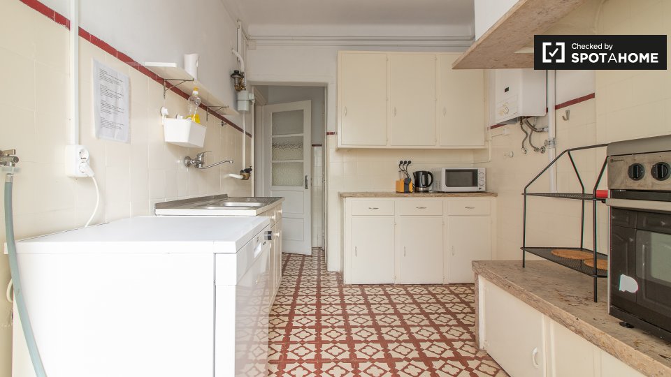 Double room Lisbon, 5 beds, 120m² — photo 9