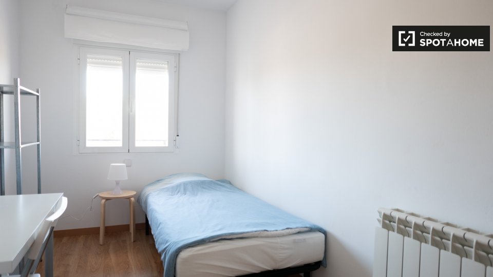 Double room Madrid, 3 beds, 75m² — photo 4