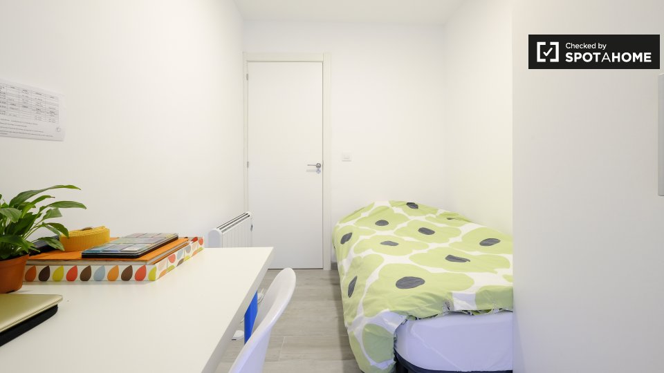 Double room Madrid, 4 beds, 70m² — photo 3