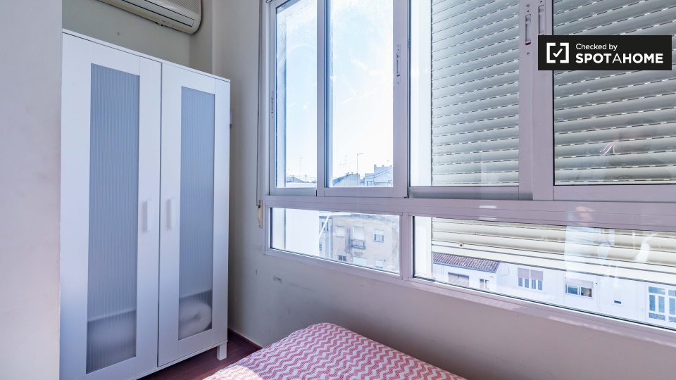Double room Valencia, 5 beds, 100m² — photo 3
