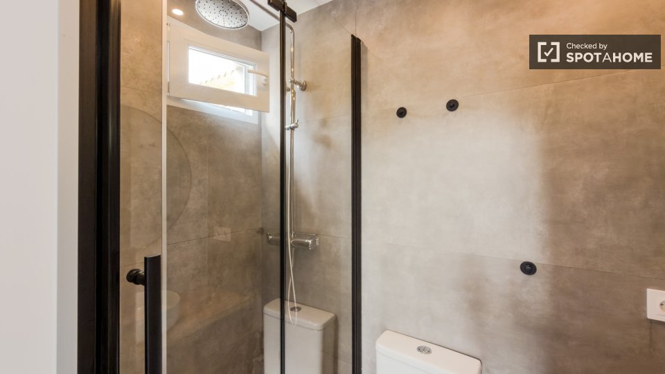 Double room Barcelona, 3 beds — photo 32