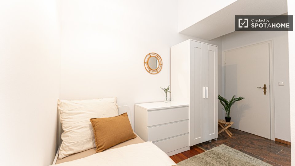 Double room Berlin, 5 beds, 108m² — photo 11