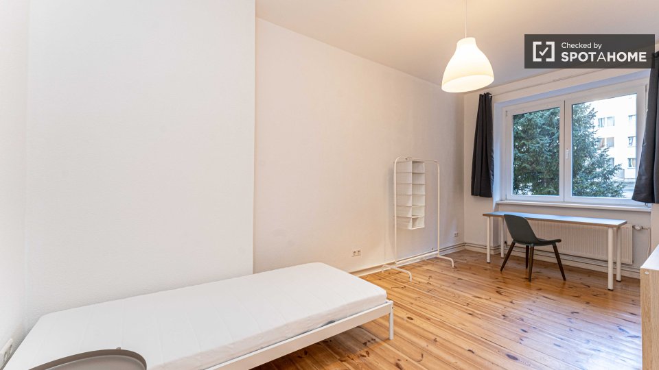 Double room Berlin, 3 beds, 73m² — photo 10