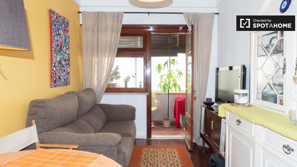 Double room Lisbon, 2 beds, 84m² — photo 10