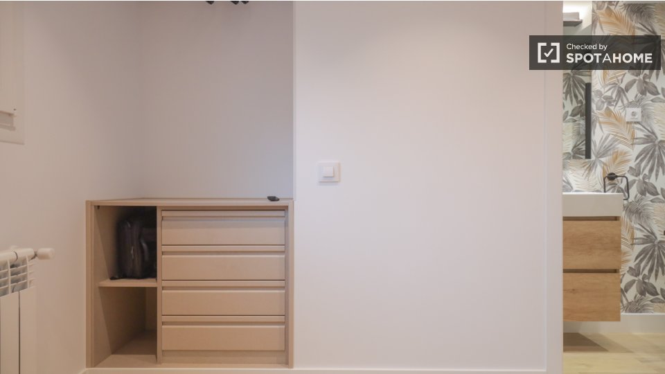 Double room Madrid, 3 beds — photo 7