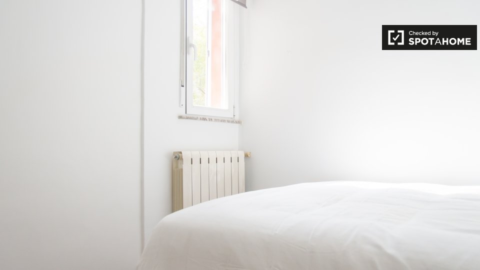 Double room Madrid, 4 beds, 74m² — photo 2