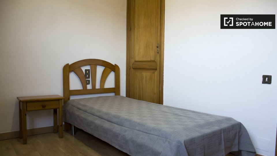 Double room Madrid, 7 beds, 280m² — photo 1