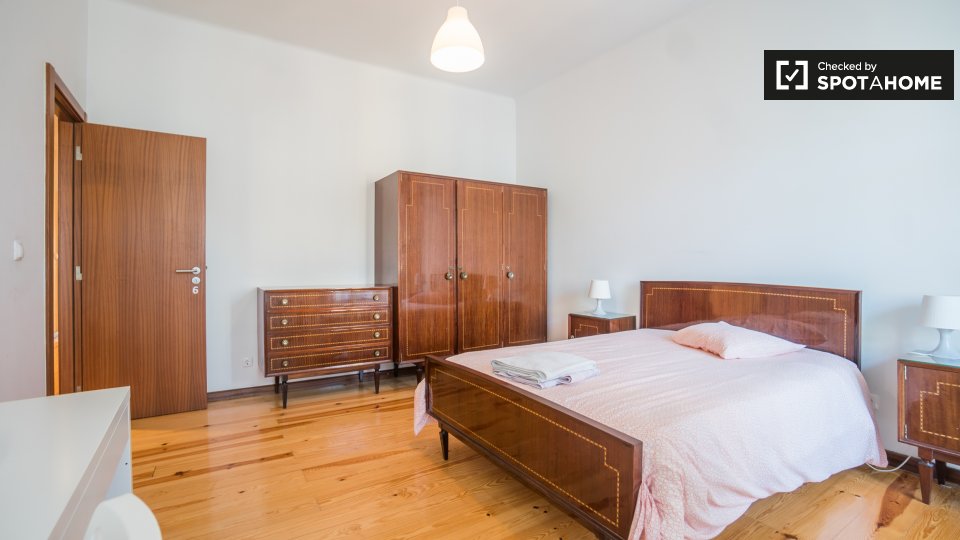 Double room Lisbon, 6 beds, 150m² — photo 2