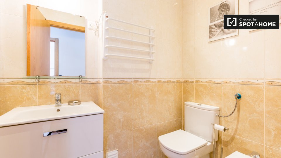 Apartment Lisbon, 2 beds, 58m² — photo 18