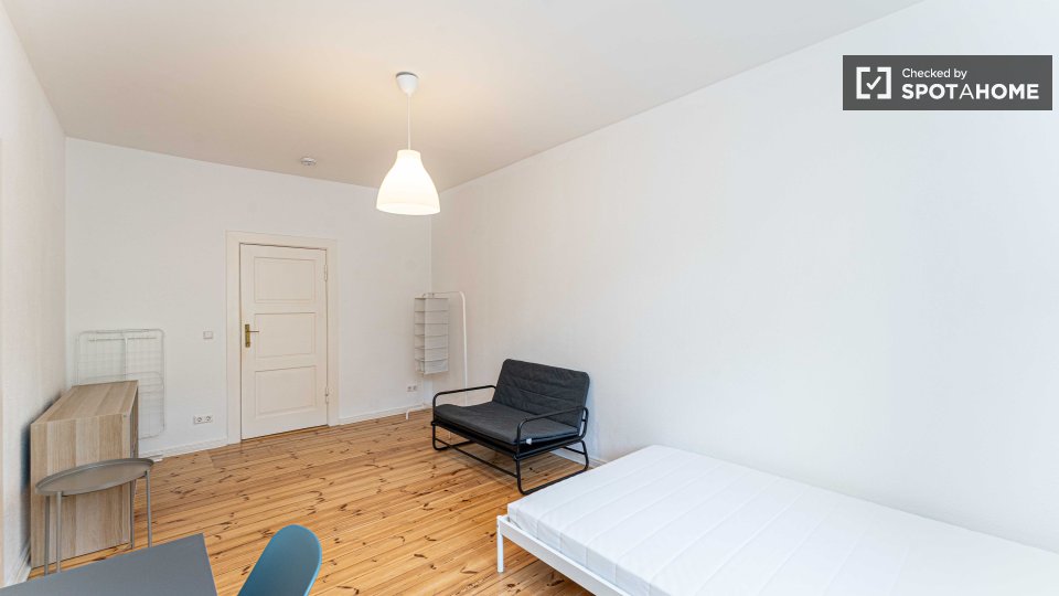 Double room Berlin, 3 beds, 73m² — photo 16