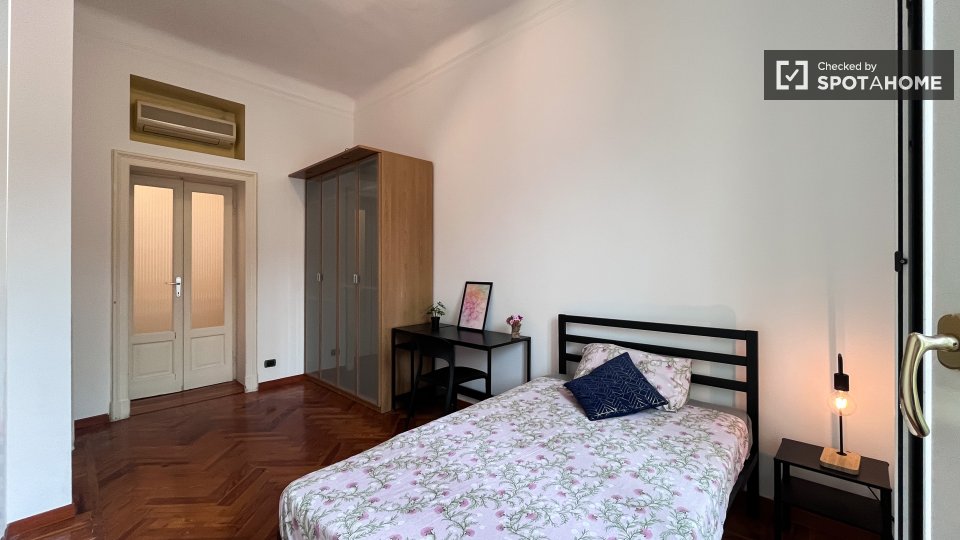 Double room Milan, 5 beds — photo 12