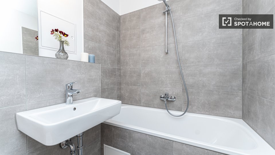 Double room Berlin, 9 beds, 158m² — photo 10