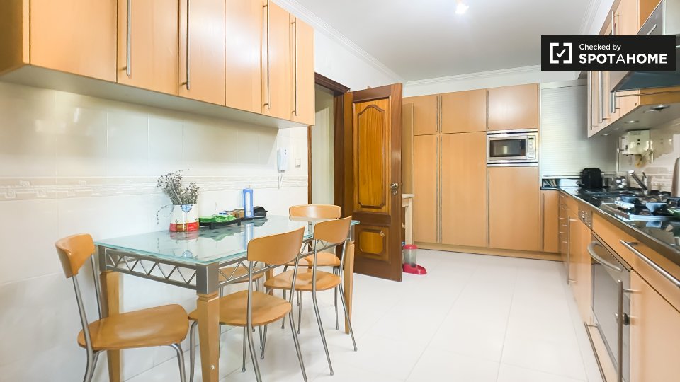 Double room Lisbon, 4 beds, 180m² — photo 14
