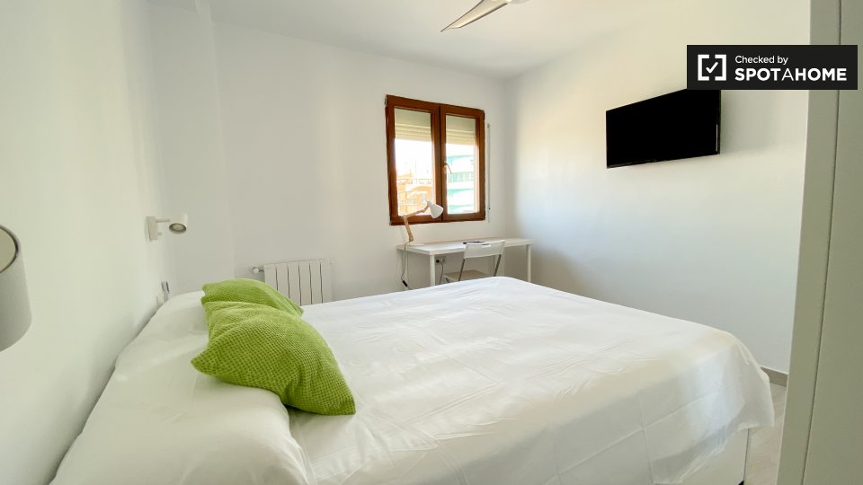 Double room Valencia, 3 beds — photo 3