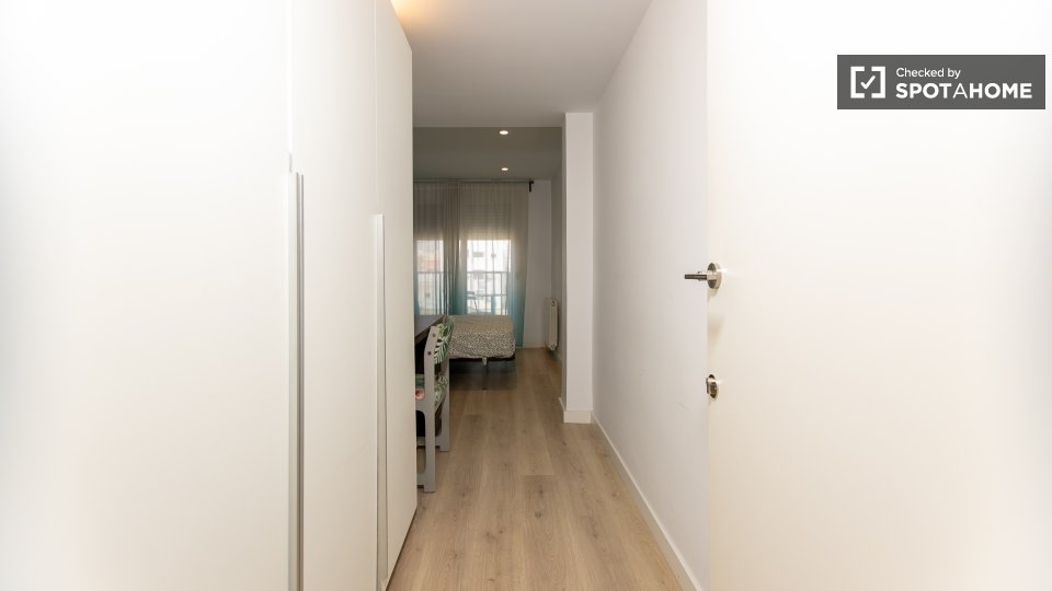 Rooms for rent in an apartment with 5 bedrooms in Valencia! - en Valencia